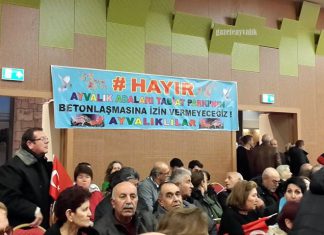 AYVALIK’TA ‘MUTLAK KORUMA’ İÇİN CANLI YAYINDA PANKART AÇTILAR