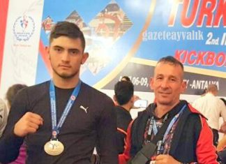 KİCK BOKS ŞAMPİYONASINDAN DERECE İLE DÖNDÜ