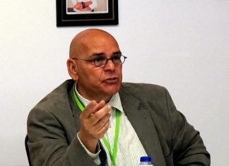 “TİYATROCULUK MANYAKLIK”