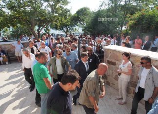 ESKİ BAŞBAKAN DAVUTOĞLU AKRABASINI SON YOLCULUĞUNA UĞURLADI