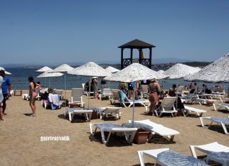 AYVALIK’TA 3. MAVİ BAYRAK DUBA PLAJINA ÇEKİLDİ
