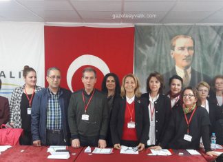 CHP’Lİ KADINLAR, MECLİS’TEKİ TİYATRO SKANDALINI PROTESTO ETTİLER