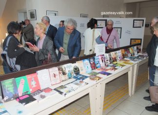 “KÜÇÜK BİR DÜNYA TURU İÇİN KÜTÜPHANEYE UĞRAYIN”