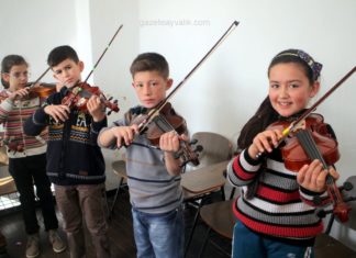 ZEYTİN ÇEKİRDEKLERİ PARİS REPERTUVARIYLA 21 MAYIS’TA İSTANBUL’DA