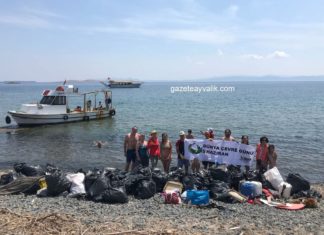 AYVALIK ADALARINDA TEMİZLİK ÇALIŞMASI