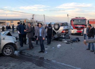 AYVALIK’TA 3 ARAÇ KAZAYA KARIŞTI, 8 KİŞİ YARALANDI