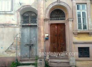 AYVALIK’IN MİMARİ KİMLİĞİNE KAPILARDAN BAKMAK