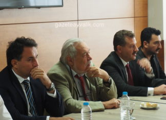 İLBER ORTAYLI, RUS ÖĞRENCİLERE AYVALIK’TA OSMANLICA DERSİ VERİYOR