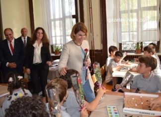BAKAN SELÇUK’UN EŞİ AYVALIK’I GEZDİ