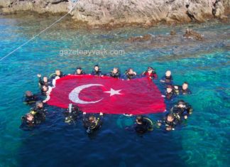 CUMHURİYET BAYRAMINI DENİZDE KUTLADILAR