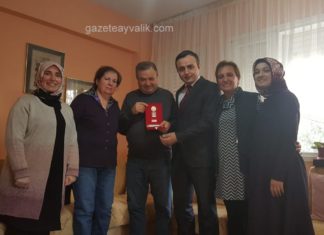 KIBRIS GAZİLERİNİN MADALYA SEVİNCİ