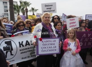 KADINLAR GÜNÜ YÜRÜYÜŞLE KUTLANDI
