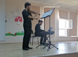 KÜTÜPHANEDE KEMAN VE PİYANO DİNLETİSİ