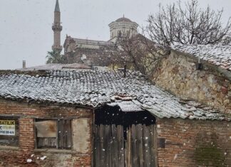 AYVALIK’TA KAR SÜRPRİZİ