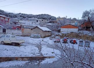 AYVALIK’IN BAZI KÖYLERİNDE KAR ETKİLİ OLDU