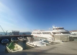 AYVALIK VE CUNDA İSKELELERİNDEKİ KARMAŞA İÇİN ÇÖZÜM ÖNERİLERİ KONUŞULDU