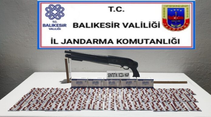 AYVALIK’TA BİR EVDE UYUŞTURUCU HAPLAR ELE GEÇİRİLDİ