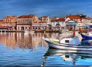 AK PARTİ AYVALIK İLÇE BAŞKANLIĞI’NDAN AYVALIK’IN KURTULUŞ YILDÖNÜMÜ KUTLAMASI