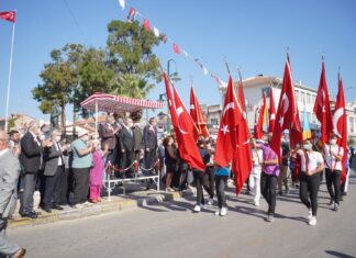 AYVALIK, KURTULUŞUNU KUTLADI