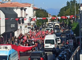 CUMHURİYET’İN 98. KURULUŞ YILDÖNÜMÜ AYVALIK’TA TÖRENLE KUTLANDI
