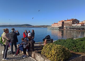 AYVALIK, GÜZEL HAVANIN TADINI ÇIKARDI