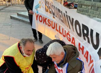 “GEÇİNEMİYORUZ! İNSANCA YAŞAMAYA YETECEK BİR ÜCRET İSTİYORUZ” DİYEN KESK, BORDRO YAKTI