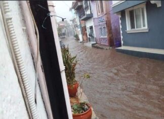 SAĞANAK YAĞIŞ AYVALIK’I VENEDİK’E ÇEVİRDİ
