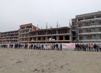 AYVALIK’TAKİ REZİDANSKONDU TEHLİKESİNE DİKKAT ÇEKTİ