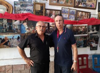 MÜBADİL TORUNU YUNANLI FOTOĞRAFÇI ‘ KAHVEHANELER’ SERGİSİNİ AYVALIK’TA MÜBADİL TORUNUNUN KAHVESİNDE AÇTI