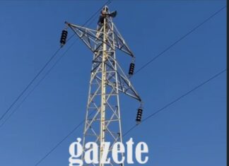 Ayvalık’ta Ekipler Yüksek Gerilim Direğinde Bulunan Vatandaşı Güvenle İndirdi