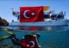 19 MAYIS COŞKUSU DENİZ ALTINA TAŞINDI: AYVALIK’TA ANLAMLI SAYGI DALIŞI