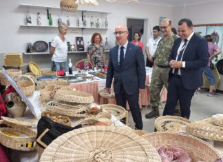 AYVALIK HALK EĞİTİMİ MERKEZİ’NDE YIL SONU SERGİSİ: ÖĞRENMENİN DÖNÜŞTÜCÜ GÜCÜ SERGİLENDİ