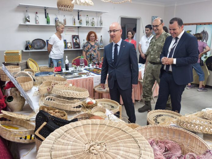 AYVALIK HALK EĞİTİMİ MERKEZİ’NDE YIL SONU SERGİSİ: ÖĞRENMENİN DÖNÜŞTÜCÜ GÜCÜ SERGİLENDİ